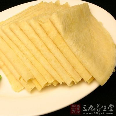 用雞蛋、面粉、蔥花制成糊狀煎成