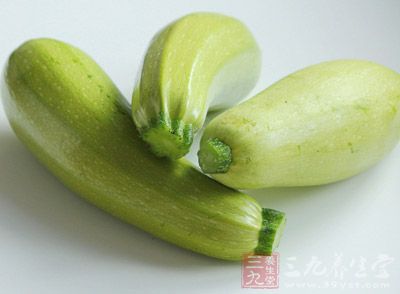 西葫蘆含有蛋白質、礦物質和維生素等物質是很豐富的