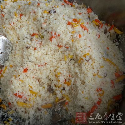 羊肉丁、葡萄干、胡蘿卜、洋蔥、孜然、大米