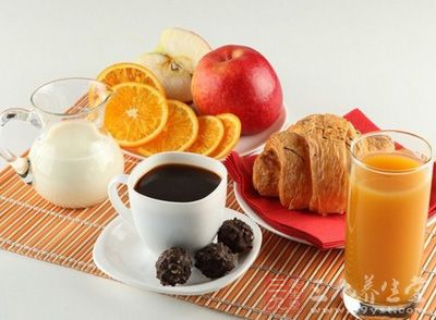 全麥吐司加果汁加酸奶 全麥吐司加果汁加酸奶