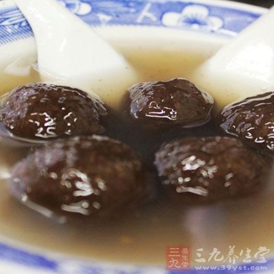 藕粉圓子是一種別有風味的甜菜