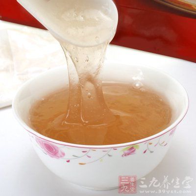 藕粉沖調後的吸水膨脹性可達8～9倍，熟漿色澤微紅