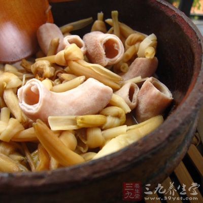金針小腸煲 金針小腸煲