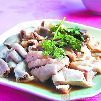 新鮮的豬腸呈乳白色、略有硬度,有粘液且濕潤,無膿包和傷斑 新鮮的豬腸呈乳白色、略有硬度,有粘液且濕潤,無膿包和傷斑