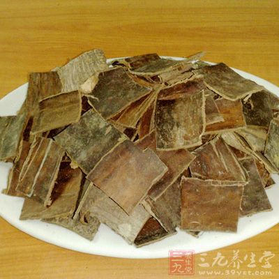 杜仲為補陽藥物，藥性溫熱，補益力強，有可能會傷陰