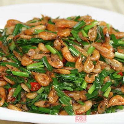 韭菜150克，鮮蝦250克(去殼)，炒熟佐餐