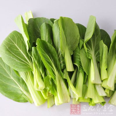 同時選擇一些略有苦味的蔬菜可以幫助祛火解毒，比如一些常見的：小白菜、油麥菜、油菜、茼蒿、苦莒等
