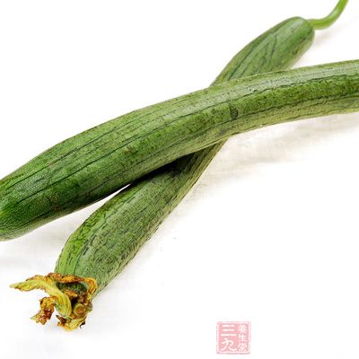絲瓜苦味質，多量粘液和瓜氨酸等多種成分，性味甘涼，入肝胃經，具清熱解毒，涼血化痰，美白肌膚之功效
