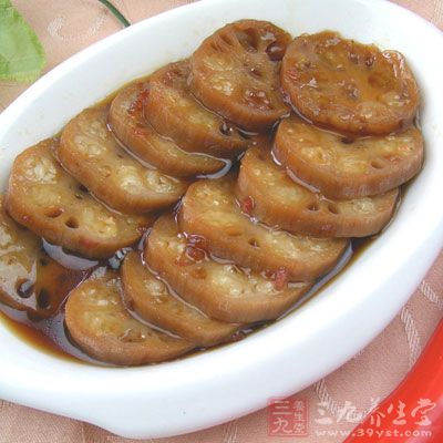 取潔淨嫩藕，擦成藕泥，用紗布包上濾汁，加入砂糖，冷開水調勻後飲用