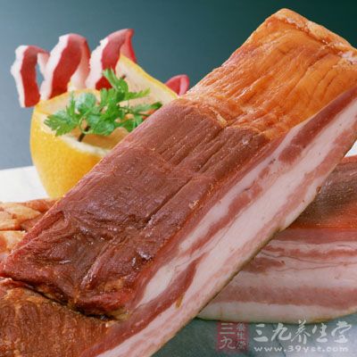 四川熏肉150克,西芹、百合、草莓各100克 6