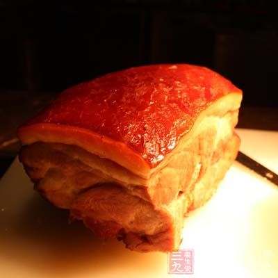 日常飲食可選用以單不飽和脂肪酸為主的植物油,如橄榄油、茶油等,對降低“壞膽固醇” 21