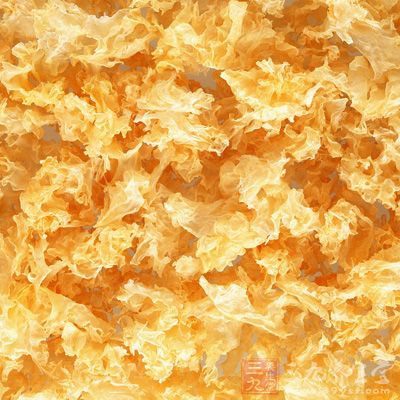 銀耳味甘、性平，歸肺、胃、腎經