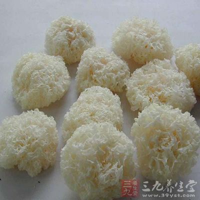 銀耳富含纖維素，具有使人有飽食感，有利於減肥