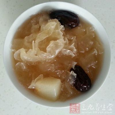 雪梨銀耳川貝湯：咳嗽來了就找它
