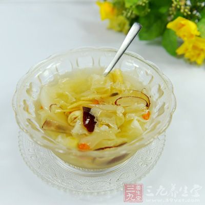 銀耳、雪梨、枸杞、冰糖