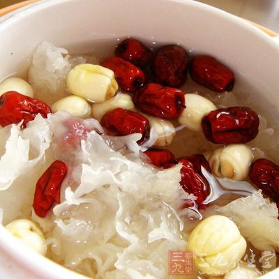 百合、銀耳和梨就是天生的搭檔，不可把他們分開的