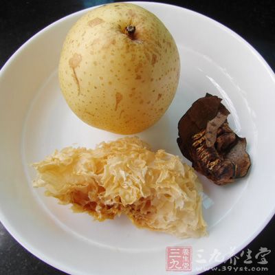 銀耳(干)25克、蓮子(干)30克、雪梨一個、枸杞子30粒、冰糖適量