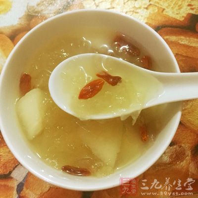 冰糖雪梨銀耳湯吃起來十分美味