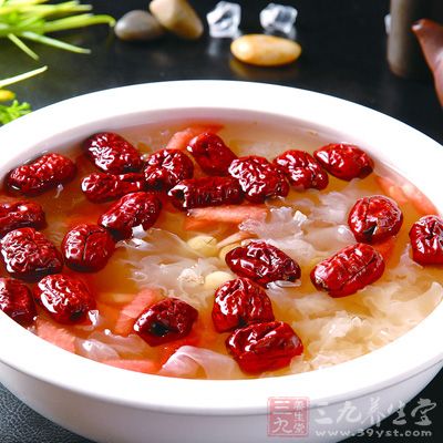 雪梨銀耳紅棗湯具有強精、補腎、潤腸、益胃、補氣、和血、強心、壯身、補腦、提神、美容、嫩膚、延年益壽之功效