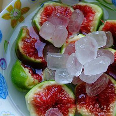 無花果干50克，冰糖20克
