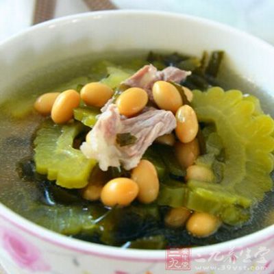 苦瓜瘦肉湯具有清熱降火、清肝明目等作用