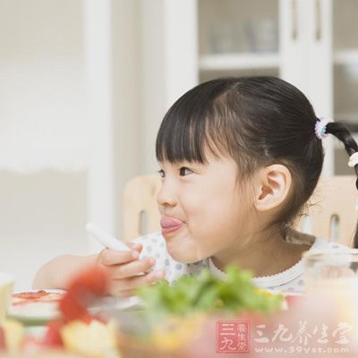 孩子在幼兒園或學校就餐較普遍,小朋友的從眾心理,貪玩心理,不會注意自己是否吃好、吃飽 孩子在幼兒園或學校就餐較普遍,小朋友的從眾心理,貪玩心理,不會注意自己是否吃好、吃飽