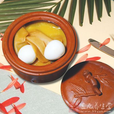 鴿蛋10個,火腿50克,雞湯60毫升,味精、料酒、香菜、蔥絲、生姜末、水澱粉各適量 鴿蛋10個,火腿50克,雞湯60毫升,味精、料酒、香菜、蔥絲、生姜末、水澱粉各適量