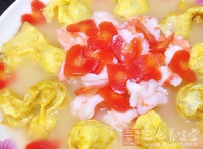 營養早餐一：蝦仁蛋餃、菠菜豆腐湯