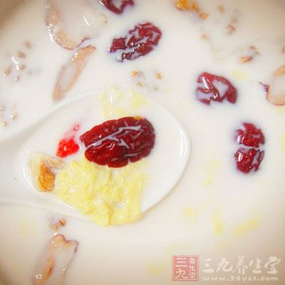 營養早餐四：牛奶蛋花、溜魚肉泥丸、豆沙包
