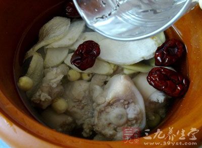 豬尾蓮子紅棗湯