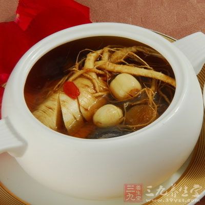 六君子湯。人參15克，白術10克，茯苓12克