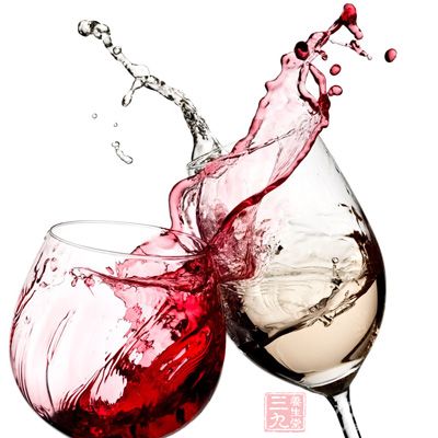 急性腹瀉期間應禁酒,忌肥肉、生冷水果、油脂多的點心及冷飲、粗纖維多的蔬菜等 急性腹瀉期間應禁酒,忌肥肉、生冷水果、油脂多的點心及冷飲、粗纖維多的蔬菜等