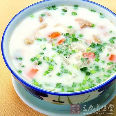 ,如感到胃脘部發冷,可以多喝點小米粥,民間有小米粥養胃的說法 ,如感到胃脘部發冷,可以多喝點小米粥,民間有小米粥養胃的說法