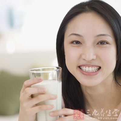 牛奶是一種基礎食品，以飯後飲用為宜