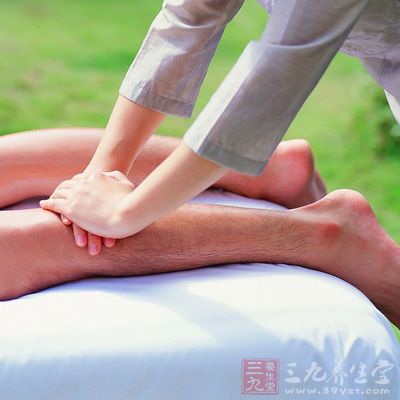 中府穴：通肺經，治腹脹