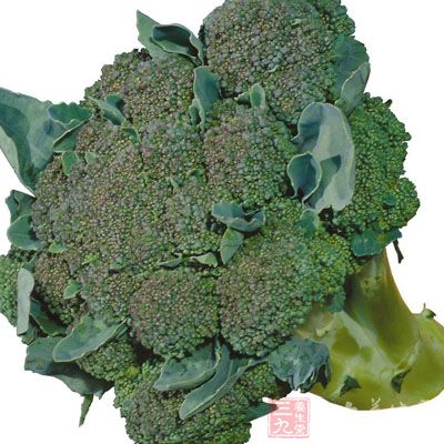 西蘭花洗淨切塊待用