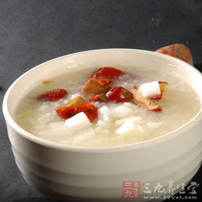 山藥薏米粥:排濕補脾胃 山藥薏米粥:排濕補脾胃