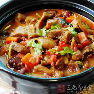 紅椒1個,雞腿菇100克,牛肉片400克,胡蘿卜一些 紅椒1個,雞腿菇100克,牛肉片400克,胡蘿卜一些