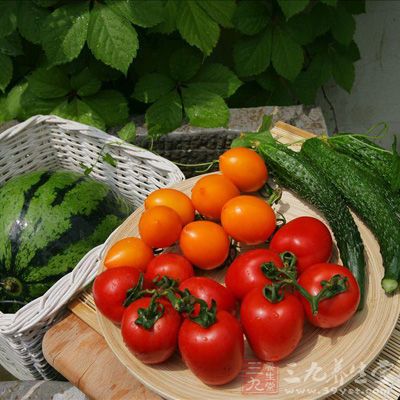 水果蔬菜中確實富含大量人體所需的維生素及纖維素