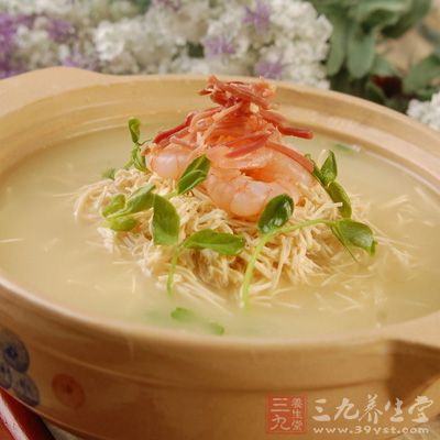 白豆腐干2塊(約 300克)、開洋20克、鮮蝦5只、蔥姜適量 白豆腐干2塊(約 300克)、開洋20克、鮮蝦5只、蔥姜適量
