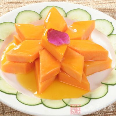 木瓜一個,白木耳80克、桂圓肉30克、蜂蜜100克 木瓜一個,白木耳80克、桂圓肉30克、蜂蜜100克