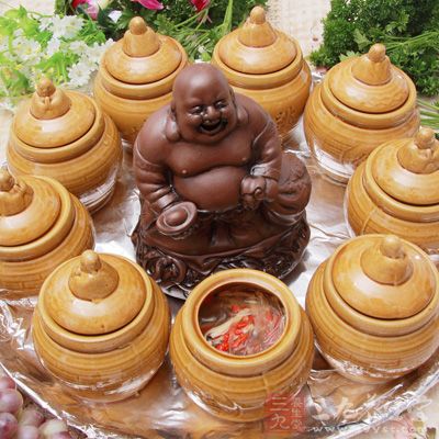 年夜飯的桌上放一壇佛跳牆,寓意、營養、口味、氣氛全有了 年夜飯的桌上放一壇佛跳牆,寓意、營養、口味、氣氛全有了