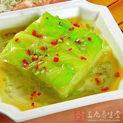 千層白菜,白菜葉洗淨,用開水稍焯一下撈出放入水中放涼取出 千層白菜,白菜葉洗淨,用開水稍焯一下撈出放入水中放涼取出