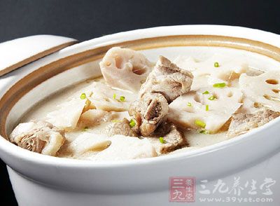 蓮藕湯，食材:馬蹄、蓮藕、百合、豬大骨、紅棗
