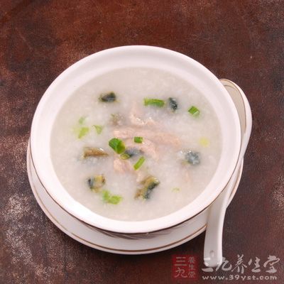 粥類容易消化,尤其八寶粥,裡面含有花生、杏仁、白糖等 粥類容易消化,尤其八寶粥,裡面含有花生、杏仁、白糖等