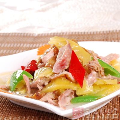 大白菜250克,鴨肉100克,生姜10克,蒜子肉10 大白菜250克,鴨肉100克,生姜10克,蒜子肉10