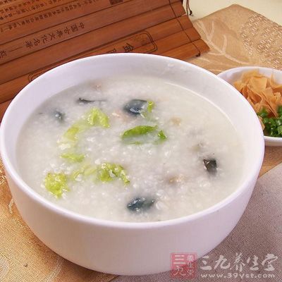 孕婦喝點玉米面粥,可以適當加一點小米粥 孕婦喝點玉米面粥,可以適當加一點小米粥