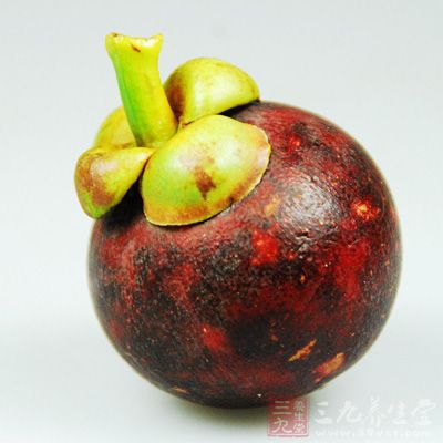 對付很熟的山竹可以用手擠壓,縱向的按住兩頭的結節,外殼就會裂開的 對付很熟的山竹可以用手擠壓,縱向的按住兩頭的結節,外殼就會裂開的