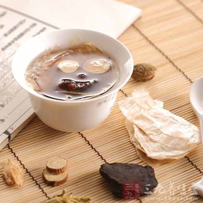 三七3克,山楂24克,澤瀉18克,草決明15克,虎杖15克,每日一劑,分2次服 三七3克,山楂24克,澤瀉18克,草決明15克,虎杖15克,每日一劑,分2次服