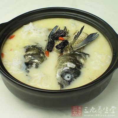 取約500克的鯉魚一條,山楂片25克,面粉150克,雞蛋一只 取約500克的鯉魚一條,山楂片25克,面粉150克,雞蛋一只